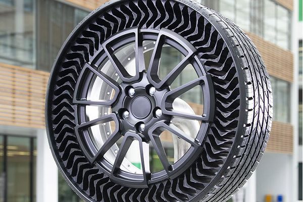 Le pneu increvable Michelin : Uptis Airless