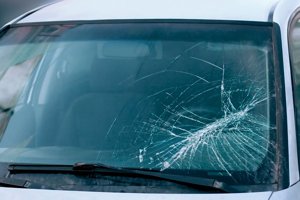 Comment casser une vitre de voiture en cas d'urgence ? - Elite-Auto Actu