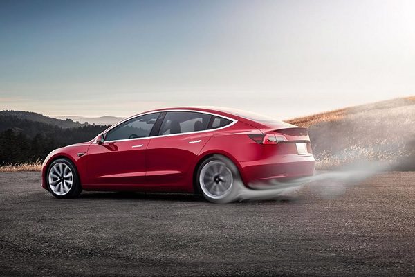 Jura : contrôlé à 169 km/h au volant d’une Tesla !