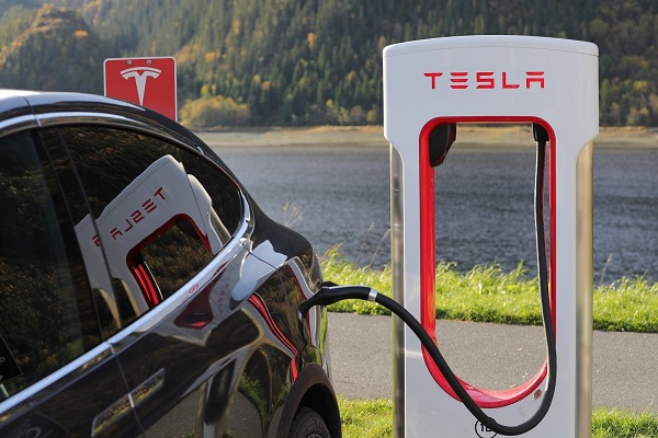 Recharge voiture électrique Tesla