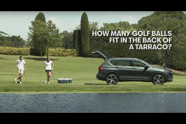 [Vidéo] 8 500 balles de golf dans le coffre du Seat Tarraco